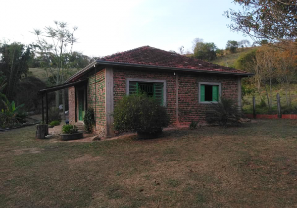 Casa de garrafa PET