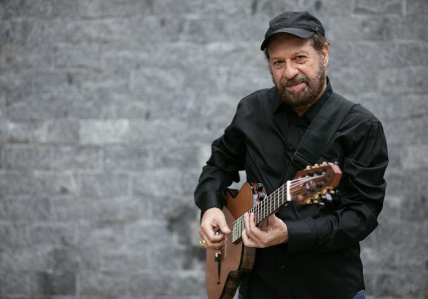 João Bosco ao violão