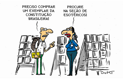 Charge contendo duas pessoas conversando em uma livraria. O homem, de mochila nas costas, diz a mulher: 