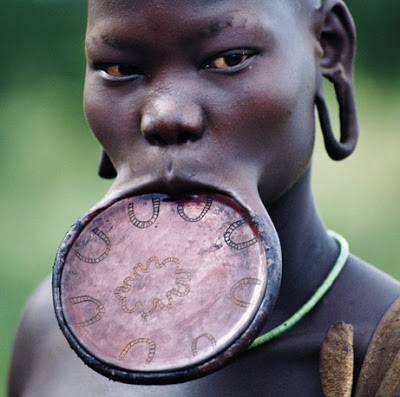 Foto de uma mulher do povo surma