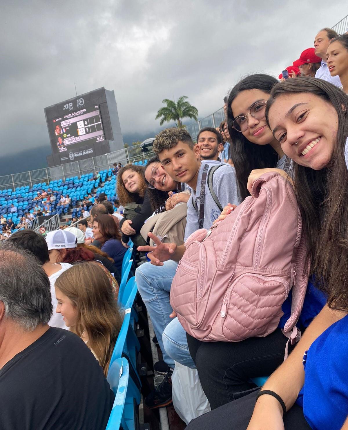 Alunos assistindo ao jogo Rio Open