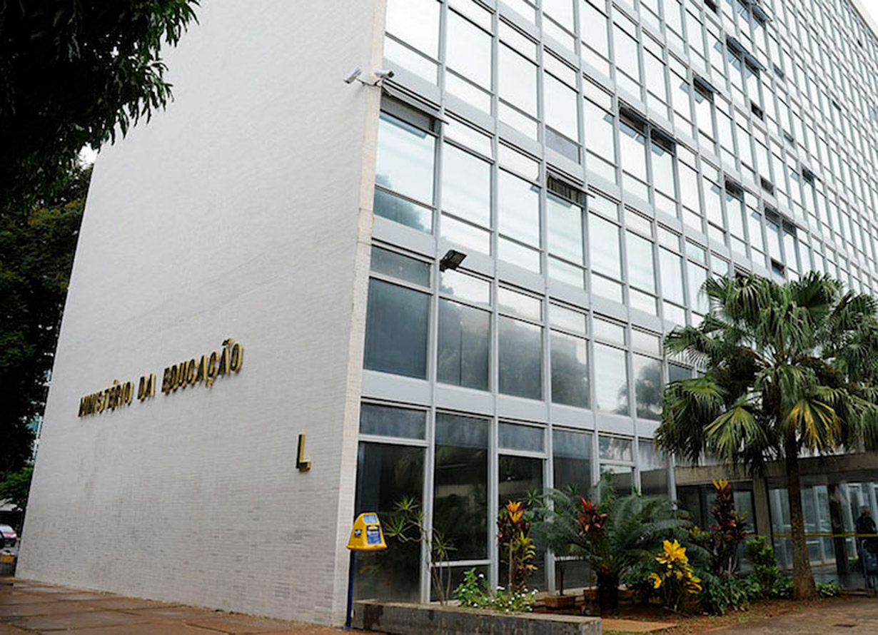 Foto da fachada do prédio do Ministério da Educação